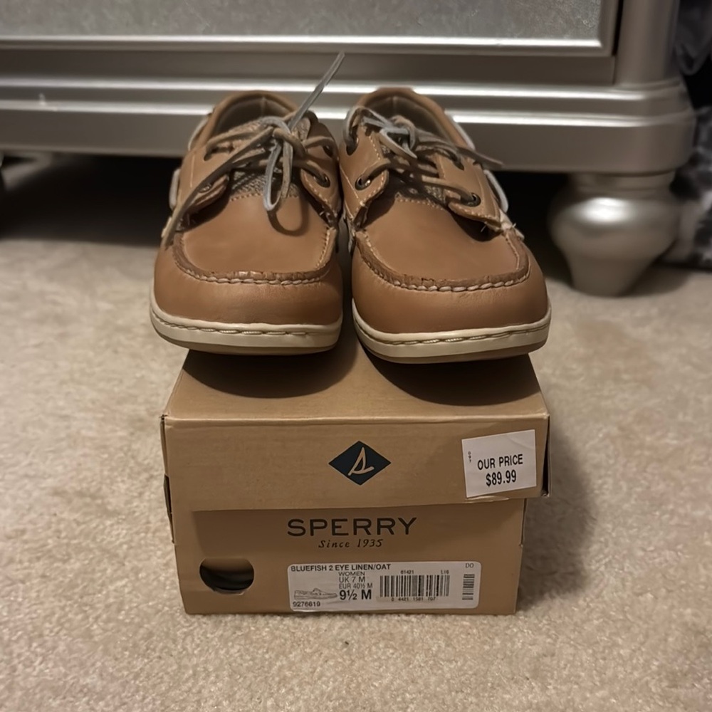Sperry Tan Boat Shoes with Leather Material and Brown Laces
